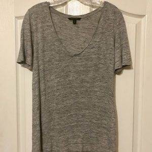 Banana Republic v neck linen tee